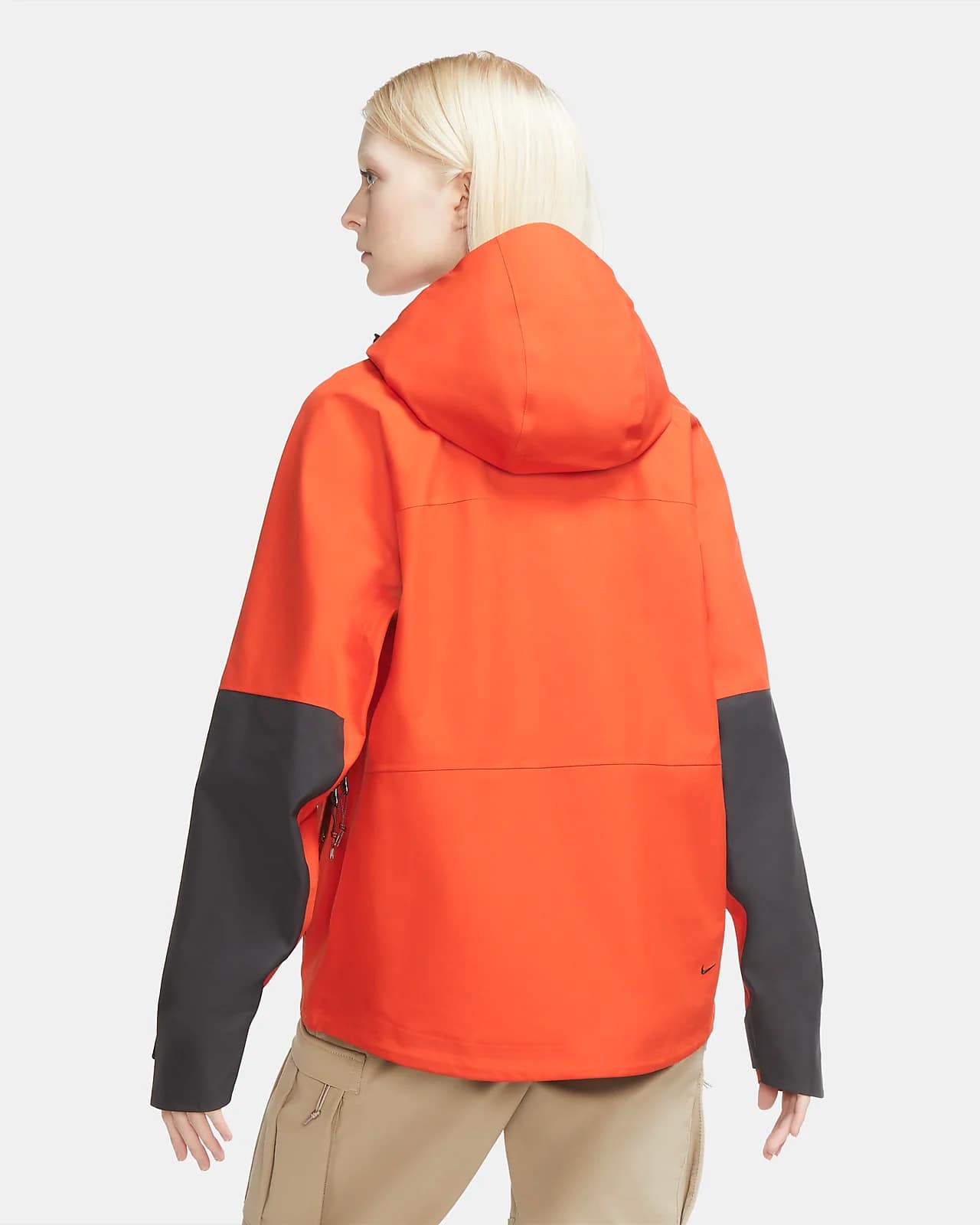Женская оранжевая куртка