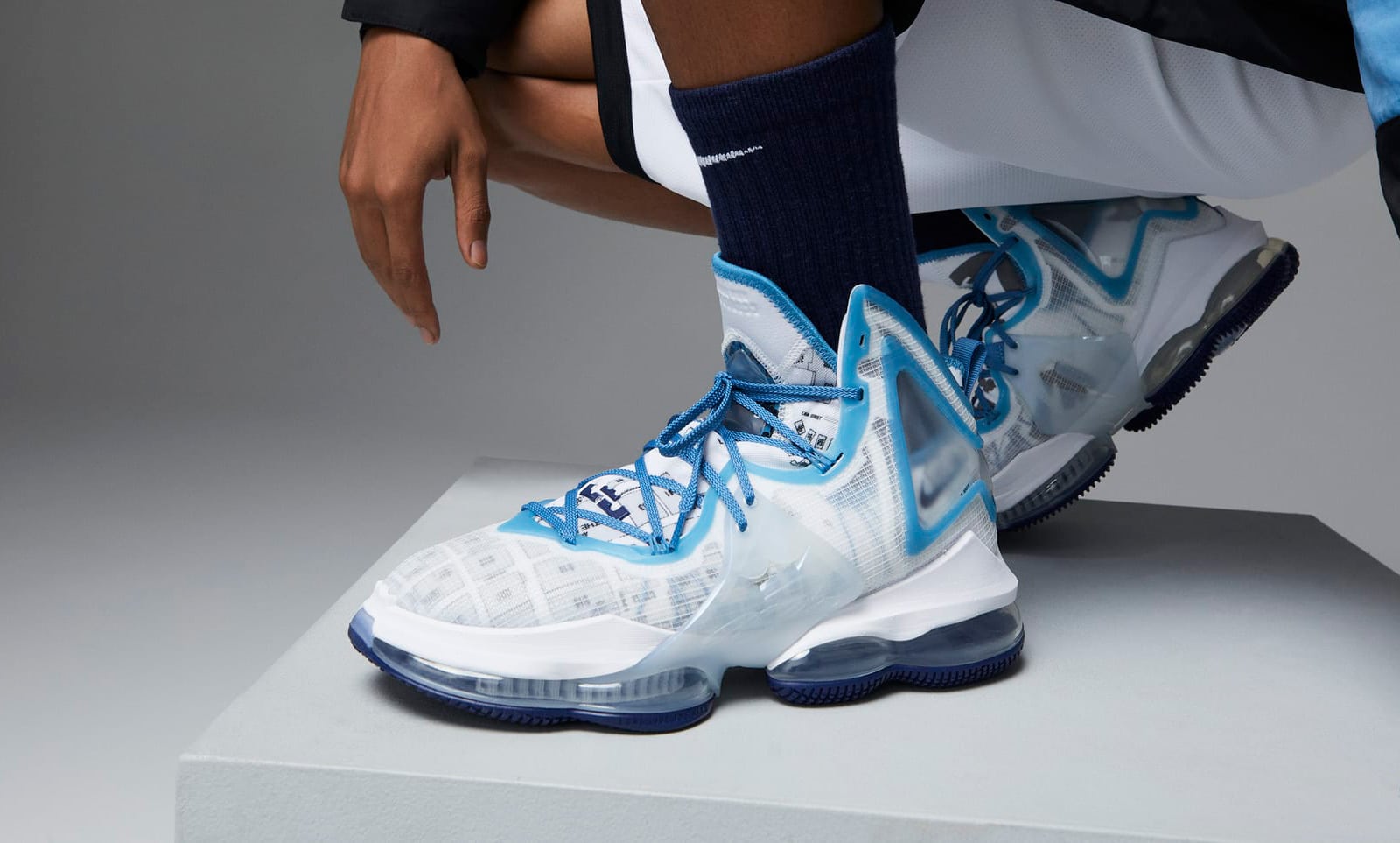 Кроссовки Nike LeBron 19